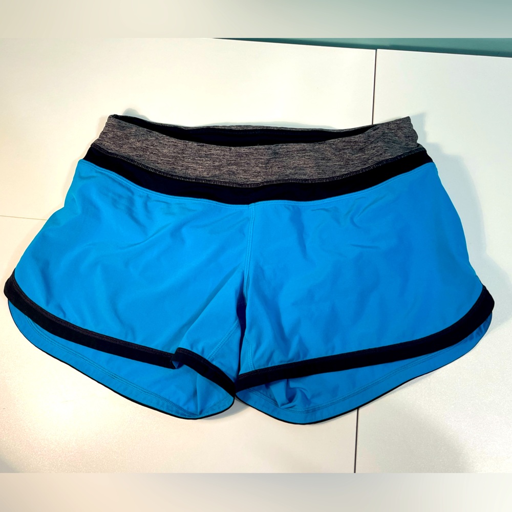 Blue Lululemon Groovy Run Short Size 6 w/ back zip pocket